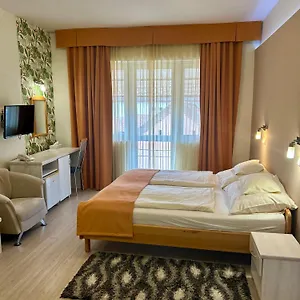 Negy Evszak Superior Hotel
